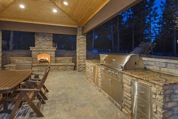 outdoor kitchen renovations in tampa metro area
